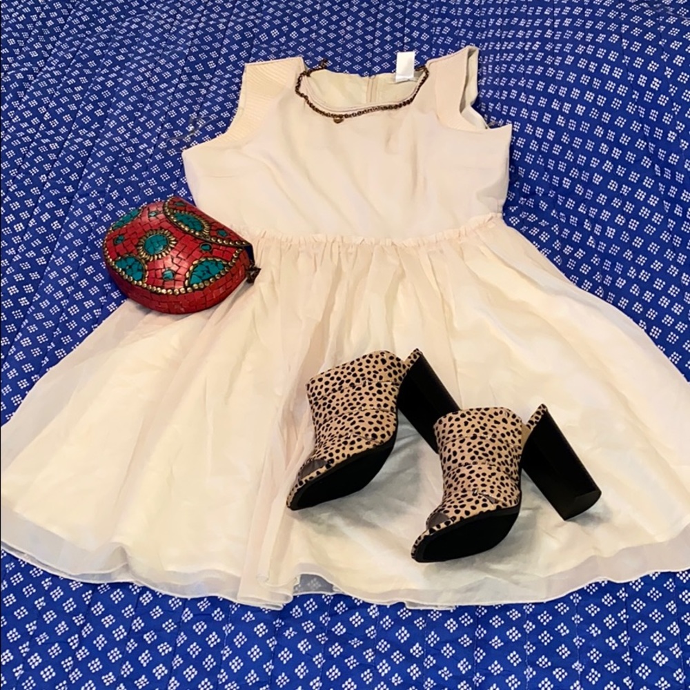 ‼️NEVER BEEN WORN‼️Lightweight, Sleeveless👗